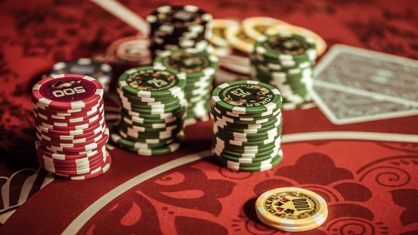 Bài rác trong Poker thực chất là lá bài mà người chơi không thể kết hợp nó cùng với bất kỳ quân bài nào khác. Hãy đến KUBET casino trực tuyến để biết thêm thông tin nhé .